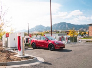 Consumer Reports обнаружил, что у сетей зарядки Tesla и Rivian значительно меньше проблем, чем у конкурентов 