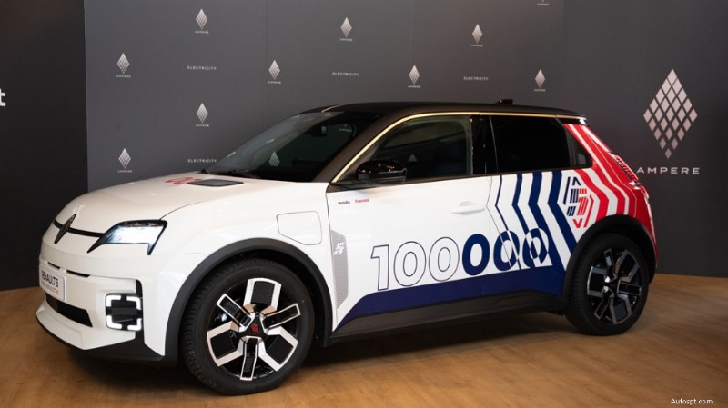 Renault представила 100 000 электромобилей 5E‑Tech в Дуэ, подчеркнув совершенство французского производства