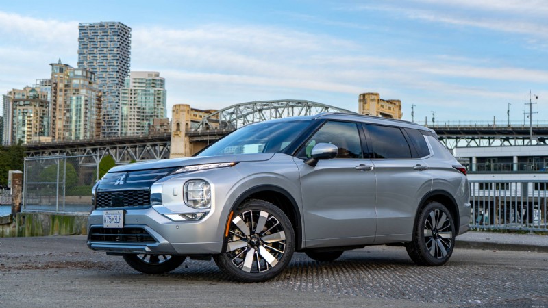 Обзор Mitsubishi Outlander 2026 года:роскошный и практичный трехрядный внедорожник для городской семьи