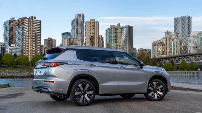 Обзор Mitsubishi Outlander 2026 года:роскошный и практичный трехрядный внедорожник для городской семьи