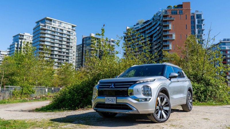 Обзор Mitsubishi Outlander 2026 года:роскошный и практичный трехрядный внедорожник для городской семьи