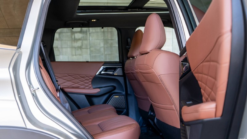 Обзор Mitsubishi Outlander 2026 года:роскошный и практичный трехрядный внедорожник для городской семьи