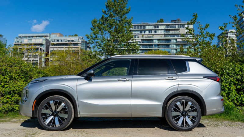 Обзор Mitsubishi Outlander 2026 года:роскошный и практичный трехрядный внедорожник для городской семьи