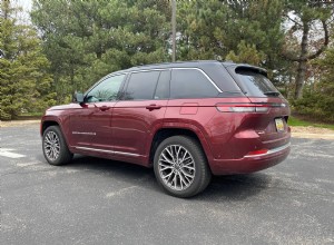 Обзор Jeep Grand Cherokee Summit 2026 года:мощность, комфорт и внедорожные качества 
