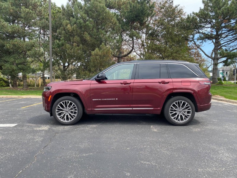 Обзор Jeep Grand Cherokee Summit 2026 года:мощность, комфорт и внедорожные качества 