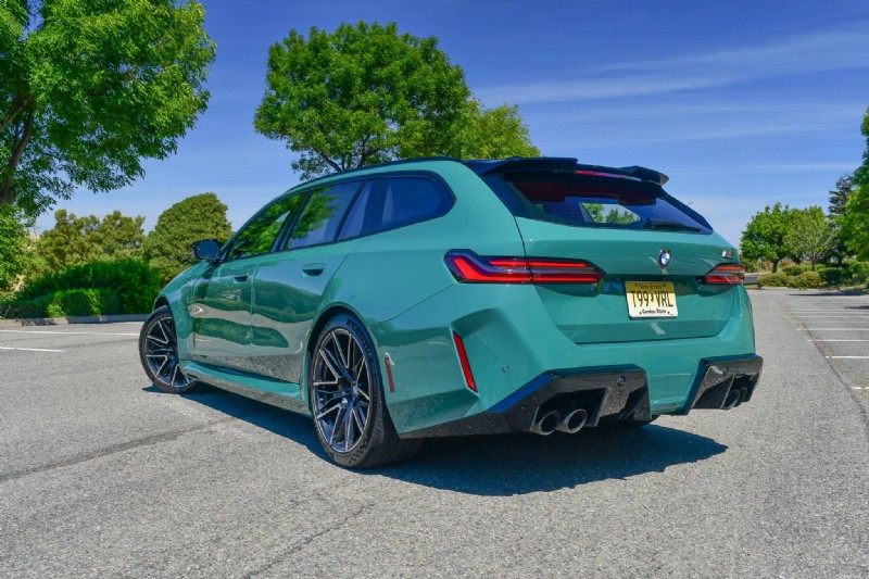 BMW M5 Touring PHEV 2025 года:обзор реальных характеристик за неделю 