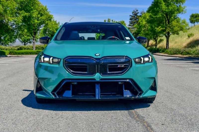 BMW M5 Touring PHEV 2025 года:обзор реальных характеристик за неделю 