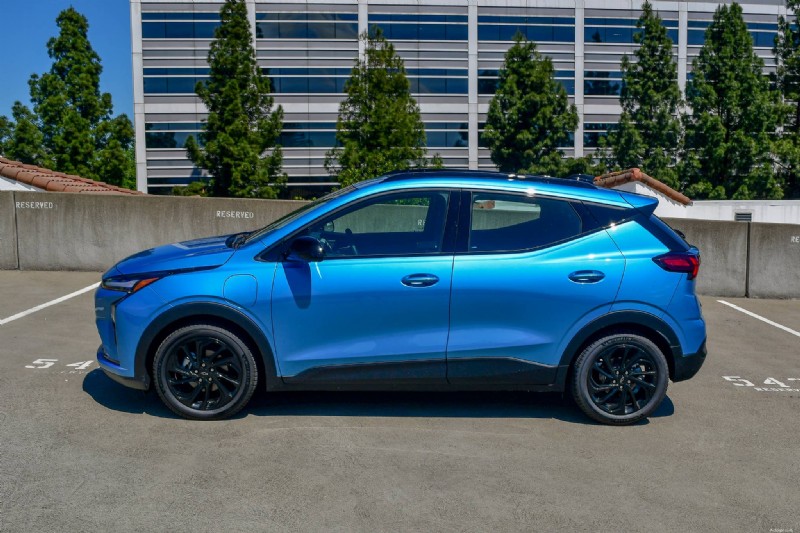 Обзор Chevy Bolt RS 2027 года:опыт поездок на работу и почему он выделяется 