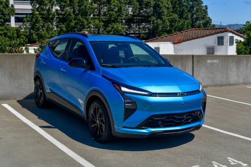 Обзор Chevy Bolt RS 2027 года:опыт поездок на работу и почему он выделяется 