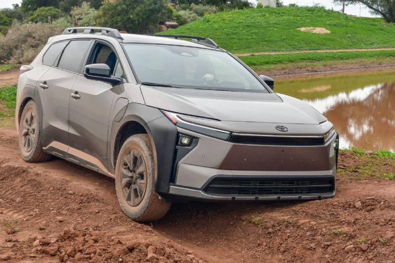 Subaru Trailseeker против Toyota bZ Woodland:какая платформа лучше по внедорожным характеристикам? 