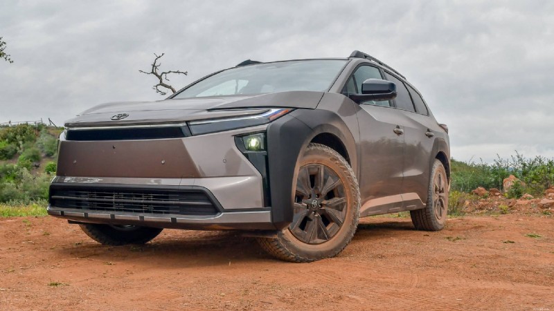 Subaru Trailseeker против Toyota bZ Woodland:какая платформа лучше по внедорожным характеристикам? 