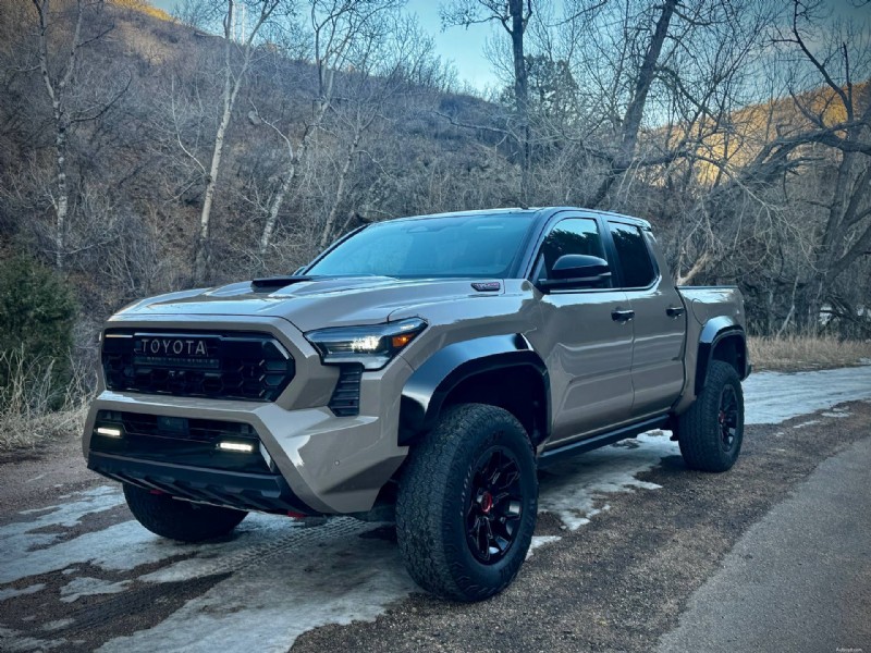 Почему Toyota Tacoma TRD 2026 года затмевает Trailhunter:5 ключевых преимуществ 