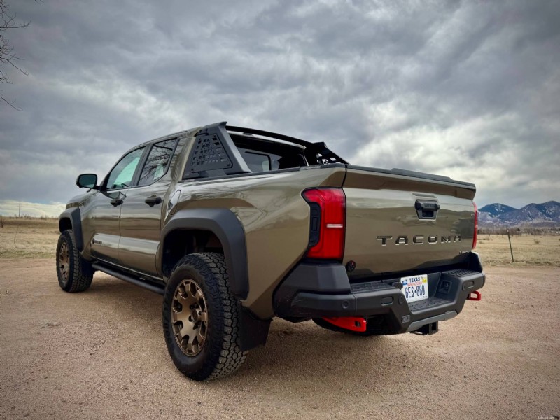 Почему Toyota Tacoma TRD 2026 года затмевает Trailhunter:5 ключевых преимуществ 