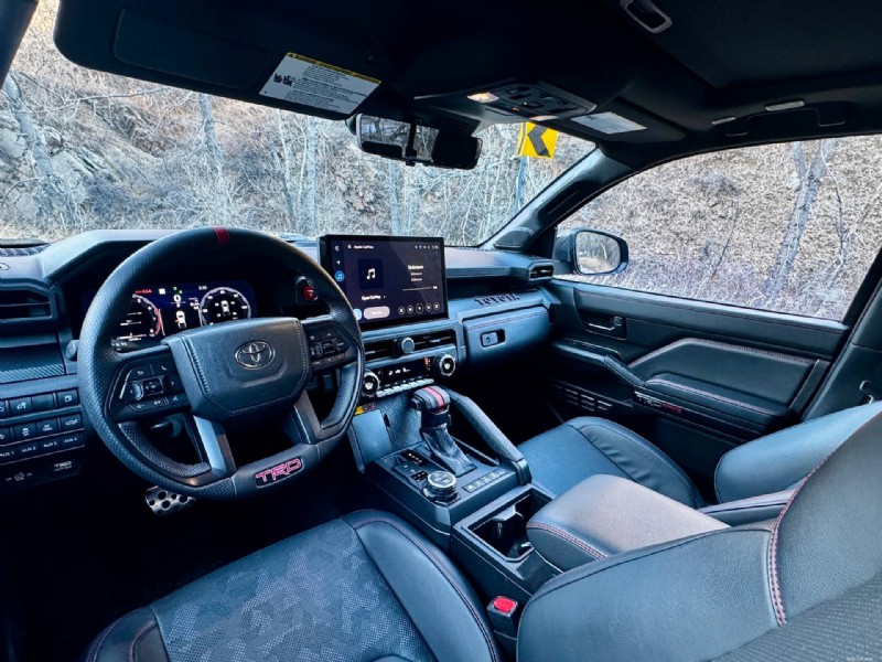 Почему Toyota Tacoma TRD 2026 года затмевает Trailhunter:5 ключевых преимуществ 