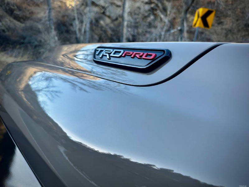 Почему Toyota Tacoma TRD 2026 года затмевает Trailhunter:5 ключевых преимуществ 