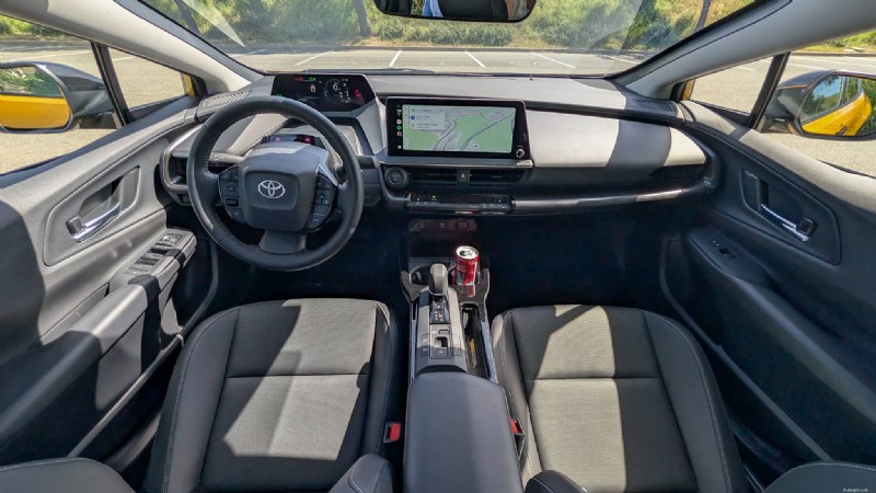 Toyota представляет Prius 2026 года:свежий дизайн, варианты цвета и непревзойденная топливная экономичность 