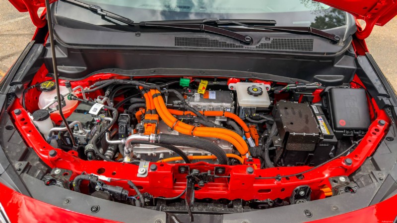 Обзор Chevrolet Bolt 2027 года:почему ходят слухи об отмене последней модели 