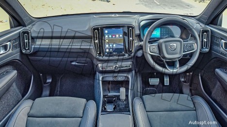 Стандартный интерьер Volvo XC40 Recharge 2022 года — дизайн и функции премиум-класса 