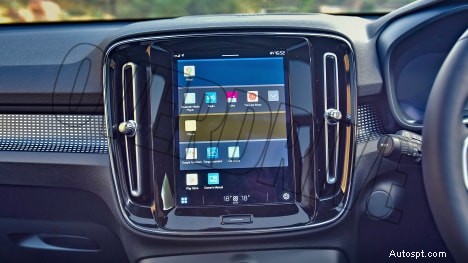 Стандартный интерьер Volvo XC40 Recharge 2022 года — дизайн и функции премиум-класса 