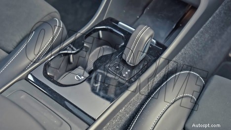 Стандартный интерьер Volvo XC40 Recharge 2022 года — дизайн и функции премиум-класса 