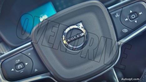 Стандартный интерьер Volvo XC40 Recharge 2022 года — дизайн и функции премиум-класса 