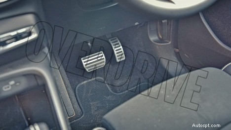 Стандартный интерьер Volvo XC40 Recharge 2022 года — дизайн и функции премиум-класса 