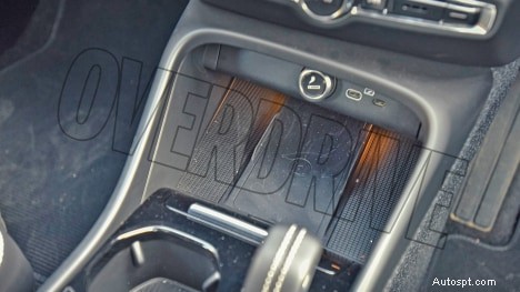 Стандартный интерьер Volvo XC40 Recharge 2022 года — дизайн и функции премиум-класса 