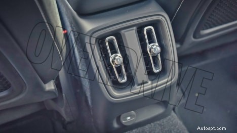 Стандартный интерьер Volvo XC40 Recharge 2022 года — дизайн и функции премиум-класса 
