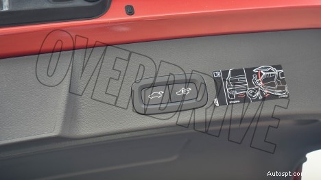 Стандартный интерьер Volvo XC40 Recharge 2022 года — дизайн и функции премиум-класса 