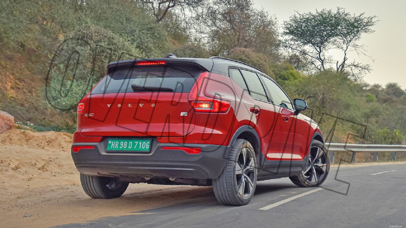 Volvo XC40 Recharge Standard 2022 года — обзор внешнего вида 