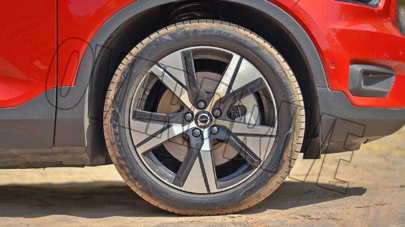 Volvo XC40 Recharge Standard 2022 года — обзор внешнего вида 