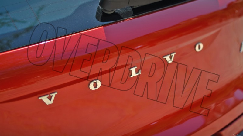 Volvo XC40 Recharge Standard 2022 года — обзор внешнего вида 