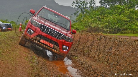 Mahindra Scorpio-N 2022 Z8L Бензин — 6-ступенчатая механическая коробка передач, элегантный внешний вид 