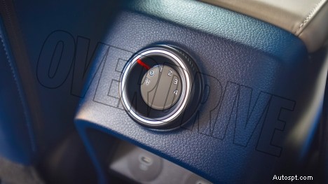 Kia Carens Luxury Plus 2022 года — 7-местный, двигатель 1,5 л, салон с 6-ступенчатой автоматической коробкой передач 