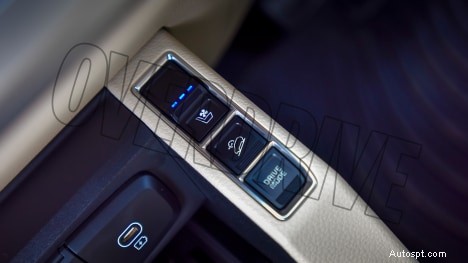 Kia Carens Luxury Plus 2022 года — 7-местный, двигатель 1,5 л, салон с 6-ступенчатой автоматической коробкой передач 