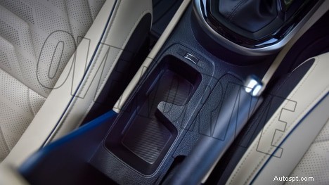 Kia Carens Luxury Plus 2022 года — 7-местный, двигатель 1,5 л, салон с 6-ступенчатой автоматической коробкой передач 