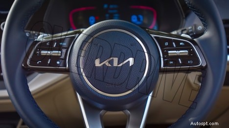 Kia Carens Luxury Plus 2022 года — 7-местный, двигатель 1,5 л, салон с 6-ступенчатой автоматической коробкой передач 