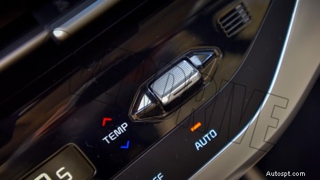 Kia Carens Luxury Plus 2022 года — 7-местный, двигатель 1,5 л, салон с 6-ступенчатой автоматической коробкой передач 