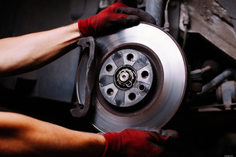 Объяснение тормозной жидкости:почему это важно и как ее поддерживать 