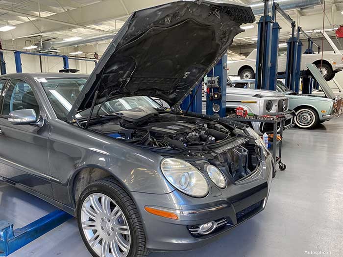 Как безопасно справиться с перегревом двигателя Mercedes 