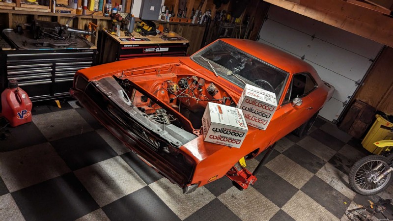 Модернизация Dodge Charger 69 года:от замены подвески с болтовым креплением к масштабному производственному проекту 