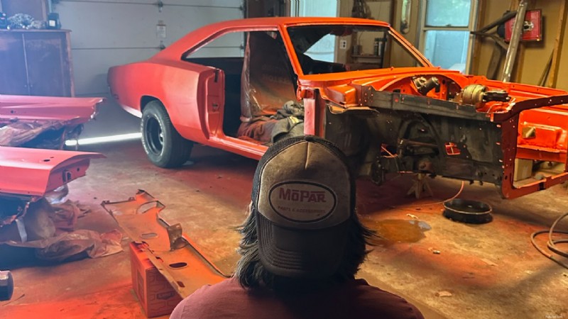 Возрождение классики:преображение моего Dodge Charger 1969 года с помощью промышленной окраски 