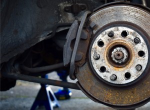 Как долго служат автомобильные тормоза? Экспертное руководство по сроку службы и техническому обслуживанию 