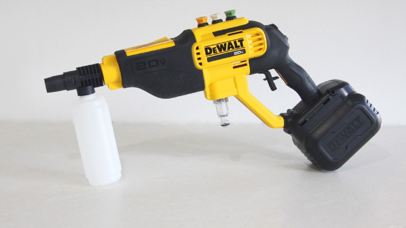 Обзор беспроводного электроочистителя DeWalt 20V MAX:давление 550 фунтов на квадратный дюйм для безупречной очистки 