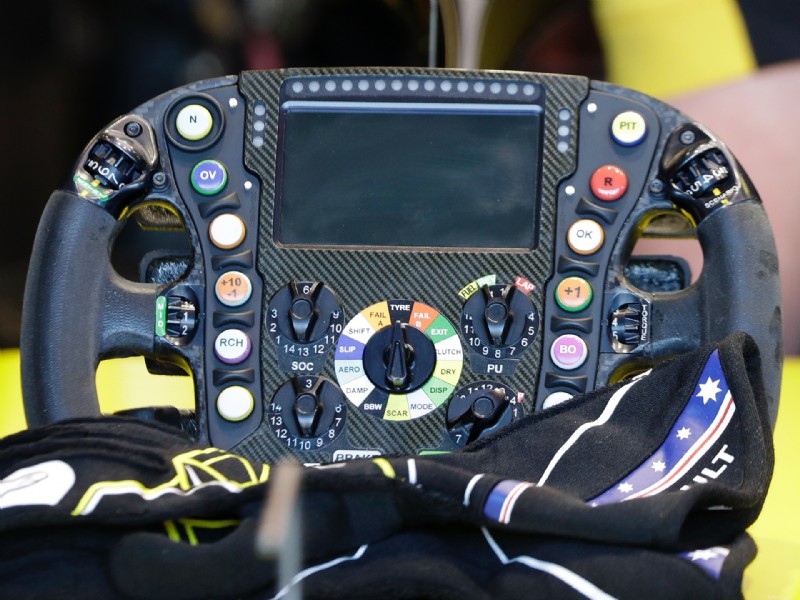 Полное руководство по рулевым колесам F1:объяснение всех кнопок, лепестков и ручек 