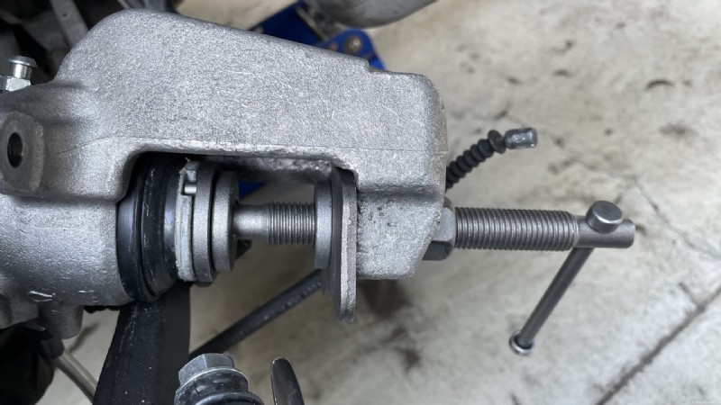 Master Brake Caliper Wind-Back:пошаговое руководство 