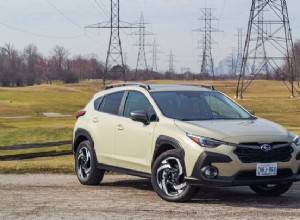 Subaru Crosstrek Hybrid против Toyota Corolla Cross Hybrid:экспертный обзор и параллельное сравнение 