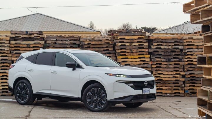 Nissan Murano против Toyota Crown Signia:противостояние внедорожников лицом к лицу 