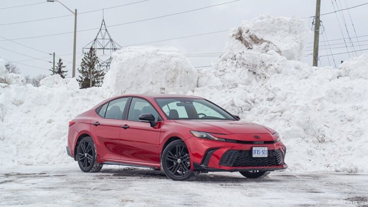 Разбор гибридных седанов:сравнение Toyota Camry, Honda Accord и Hyundai Sonata 