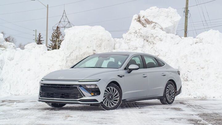 Разбор гибридных седанов:сравнение Toyota Camry, Honda Accord и Hyundai Sonata 